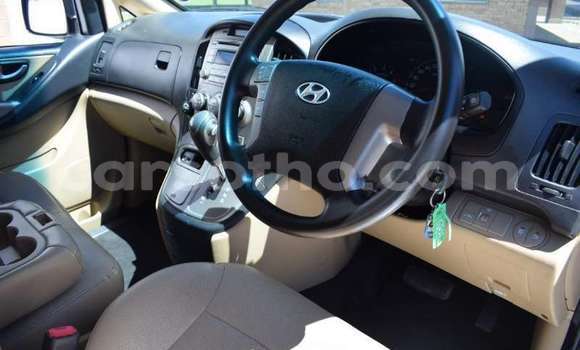 Sayi Imported Hyundai H1 White Mota in Import - Dubai a Maseru Sayi Imported Hyundai H1 White Mota in Import - Dubai a Maseru