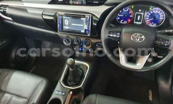 Sayi Na hannu Toyota Hilux Silver Mota in Maseru a Maseru Sayi Na hannu Toyota Hilux Silver Mota in Maseru a Maseru