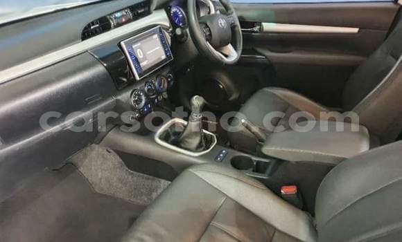 Sayi Na hannu Toyota Hilux Silver Mota in Maseru a Maseru Sayi Na hannu Toyota Hilux Silver Mota in Maseru a Maseru
