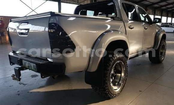 Sayi Na hannu Toyota Hilux Silver Mota in Maseru a Maseru Sayi Na hannu Toyota Hilux Silver Mota in Maseru a Maseru