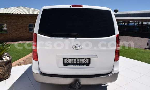Sayi Imported Hyundai H1 White Mota in Import - Dubai a Maseru Sayi Imported Hyundai H1 White Mota in Import - Dubai a Maseru