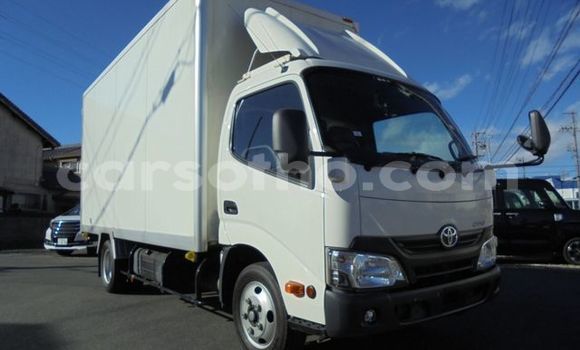 اشتري مستعمل Toyota Dyna White سيارة في Maseru في Maseru