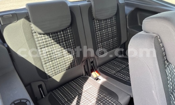 Sayi Na hannu Volkswagen Touran Black Mota in Maputsoe a Leribe Sayi Na hannu Volkswagen Touran Black Mota in Maputsoe a Leribe