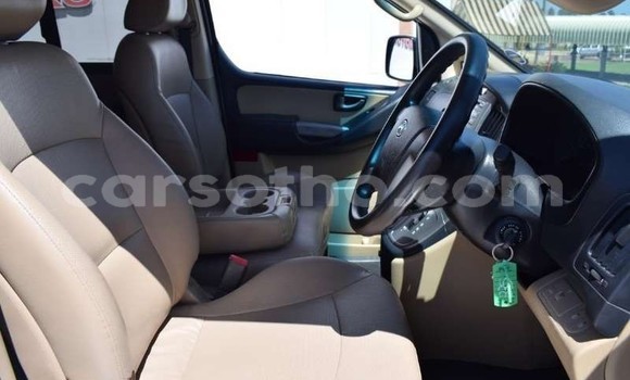 Sayi Imported Hyundai H1 White Mota in Import - Dubai a Maseru Sayi Imported Hyundai H1 White Mota in Import - Dubai a Maseru