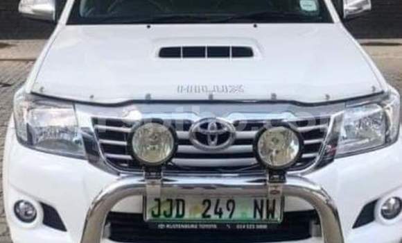 Sayi Na hannu Toyota Hilux White Mota in Maseru a Maseru Sayi Na hannu Toyota Hilux White Mota in Maseru a Maseru