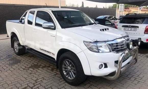 Sayi Na hannu Toyota Hilux White Mota in Maseru a Maseru Sayi Na hannu Toyota Hilux White Mota in Maseru a Maseru