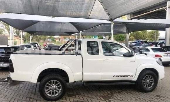 Sayi Na hannu Toyota Hilux White Mota in Maseru a Maseru Sayi Na hannu Toyota Hilux White Mota in Maseru a Maseru
