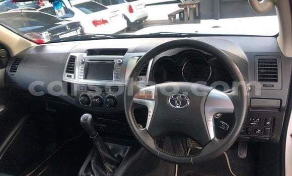 Sayi Na hannu Toyota Hilux White Mota in Maseru a Maseru Sayi Na hannu Toyota Hilux White Mota in Maseru a Maseru