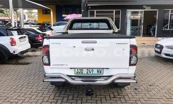 Sayi Na hannu Toyota Hilux White Mota in Maseru a Maseru Sayi Na hannu Toyota Hilux White Mota in Maseru a Maseru