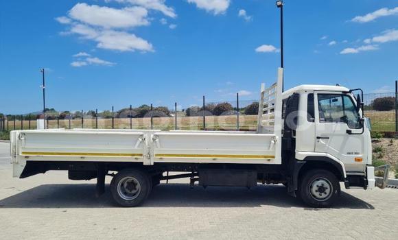 Acheter Occasion Utilitaire Nissan UD Blanc à Maseru, Maseru Acheter Occasion Utilitaire Nissan UD Blanc à Maseru, Maseru