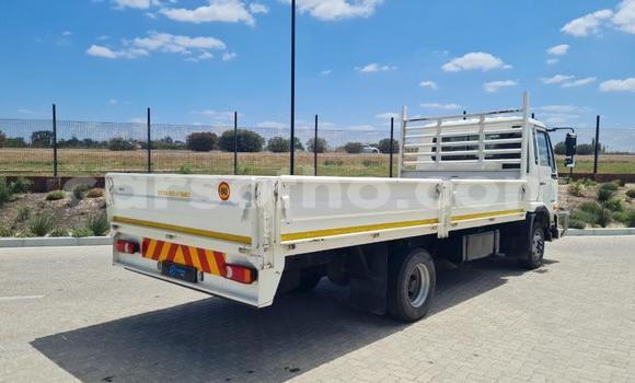 Acheter Occasion Utilitaire Nissan UD Blanc à Maseru, Maseru Acheter Occasion Utilitaire Nissan UD Blanc à Maseru, Maseru