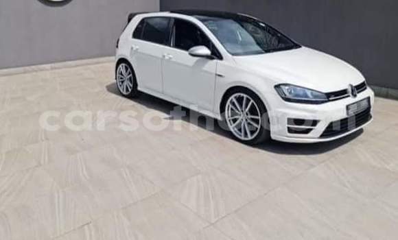 Sayi Na hannu Volkswagen Golf R White Mota in Maseru a Maseru Sayi Na hannu Volkswagen Golf R White Mota in Maseru a Maseru