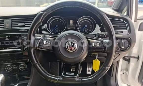 Sayi Na hannu Volkswagen Golf R White Mota in Maseru a Maseru Sayi Na hannu Volkswagen Golf R White Mota in Maseru a Maseru