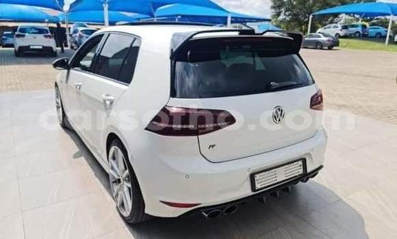 Sayi Na hannu Volkswagen Golf R White Mota in Maseru a Maseru Sayi Na hannu Volkswagen Golf R White Mota in Maseru a Maseru