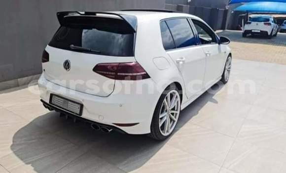Sayi Na hannu Volkswagen Golf R White Mota in Maseru a Maseru Sayi Na hannu Volkswagen Golf R White Mota in Maseru a Maseru