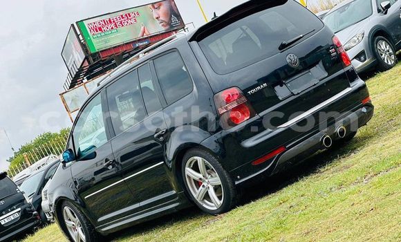 Buy Used Volkswagen Touran Black Car in Maputsoa in Leribe