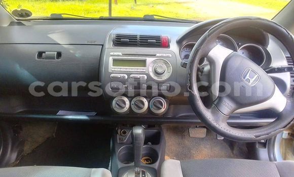 اشتري مستعمل Honda FIT Red سيارة في Maputsoa في Leribe اشتري مستعمل Honda FIT Red سيارة في Maputsoa في Leribe