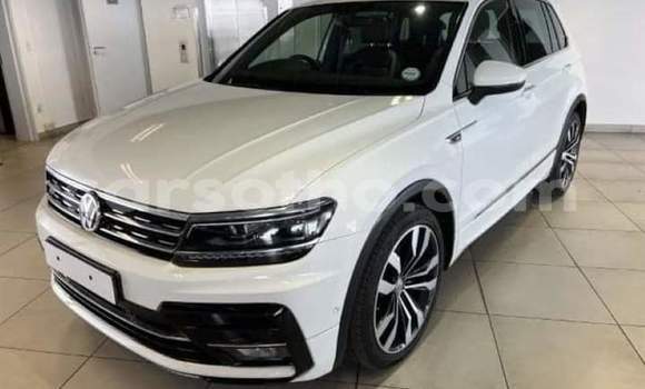 Sayi Na hannu Volkswagen Tiguan White Mota in Maseru a Maseru Sayi Na hannu Volkswagen Tiguan White Mota in Maseru a Maseru