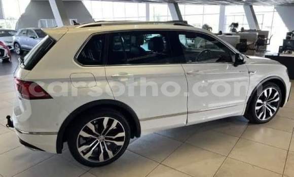 Sayi Na hannu Volkswagen Tiguan White Mota in Maseru a Maseru Sayi Na hannu Volkswagen Tiguan White Mota in Maseru a Maseru