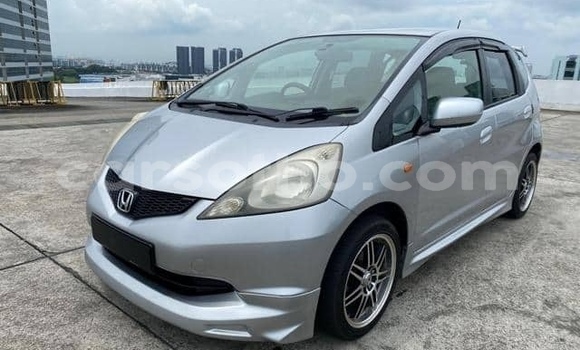 اشتري مستعمل Honda FIT Silver سيارة في Maputsoe في Leribe