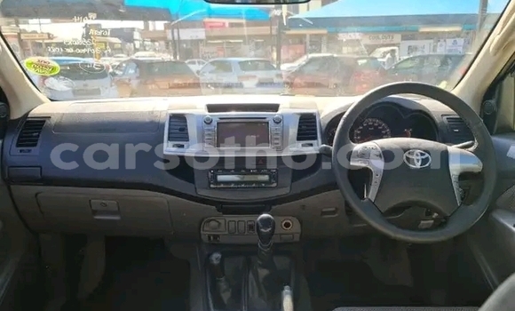 اشتري مستعمل Toyota Hilux White سيارة في Maseru في Maseru اشتري مستعمل Toyota Hilux White سيارة في Maseru في Maseru