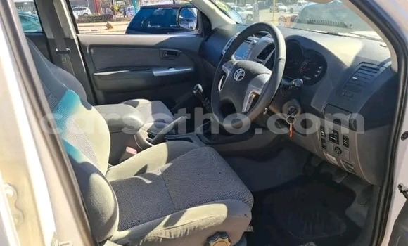اشتري مستعمل Toyota Hilux White سيارة في Maseru في Maseru اشتري مستعمل Toyota Hilux White سيارة في Maseru في Maseru