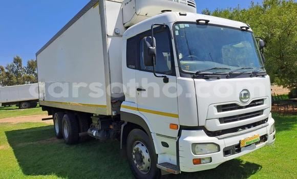 Sayi Na hannu Nissan UD White Babbar mota in Maseru a Maseru