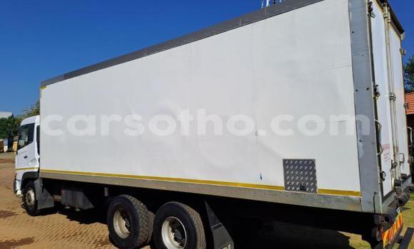 Acheter Occasion Utilitaire Nissan UD Blanc à Maseru, Maseru Acheter Occasion Utilitaire Nissan UD Blanc à Maseru, Maseru