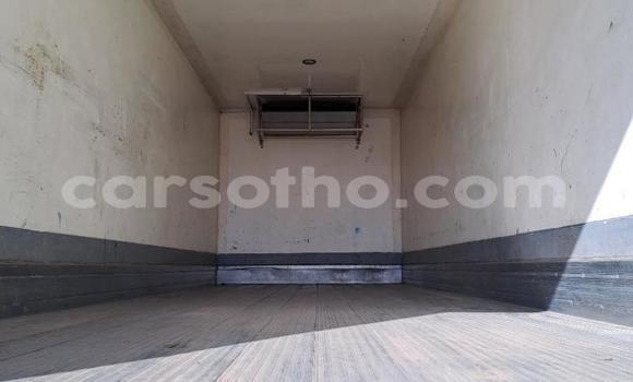 Acheter Occasion Utilitaire Nissan UD Blanc à Maseru, Maseru Acheter Occasion Utilitaire Nissan UD Blanc à Maseru, Maseru