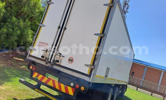 Acheter Occasion Utilitaire Nissan UD Blanc à Maseru, Maseru Acheter Occasion Utilitaire Nissan UD Blanc à Maseru, Maseru