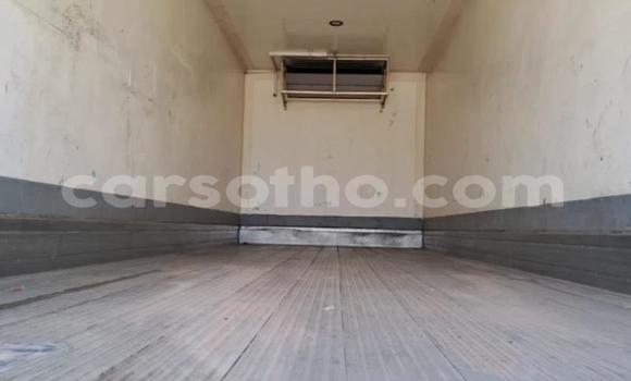 Acheter Occasion Utilitaire Nissan UD Blanc à Maseru, Maseru Acheter Occasion Utilitaire Nissan UD Blanc à Maseru, Maseru