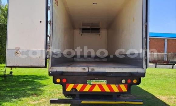 Acheter Occasion Utilitaire Nissan UD Blanc à Maseru, Maseru Acheter Occasion Utilitaire Nissan UD Blanc à Maseru, Maseru