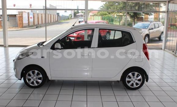Acheter Occasion Voiture Hyundai i10 Blanc à Maputsoa, Leribe Acheter Occasion Voiture Hyundai i10 Blanc à Maputsoa, Leribe