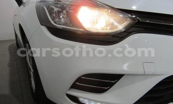 Buy Used Renault Clio White Car in Maputsoa in Leribe Buy Used Renault Clio White Car in Maputsoa in Leribe