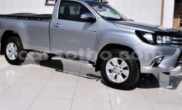 Sayi Na hannu Toyota Hilux Silver Mota in Maseru a Maseru Sayi Na hannu Toyota Hilux Silver Mota in Maseru a Maseru