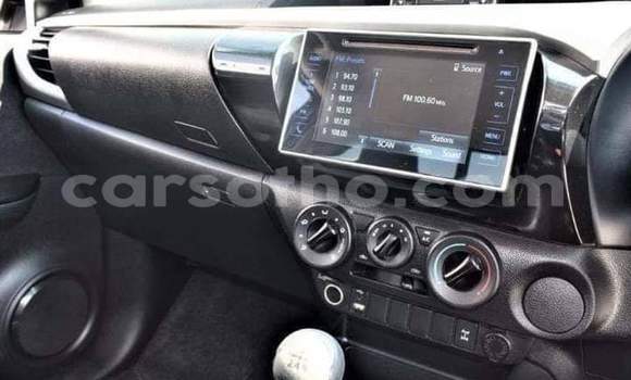 Sayi Na hannu Toyota Hilux Silver Mota in Maseru a Maseru Sayi Na hannu Toyota Hilux Silver Mota in Maseru a Maseru