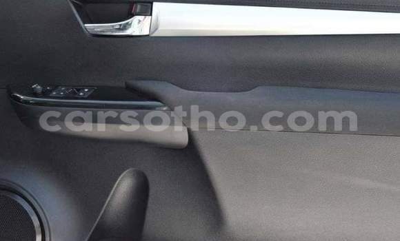 Sayi Na hannu Toyota Hilux Silver Mota in Maseru a Maseru Sayi Na hannu Toyota Hilux Silver Mota in Maseru a Maseru