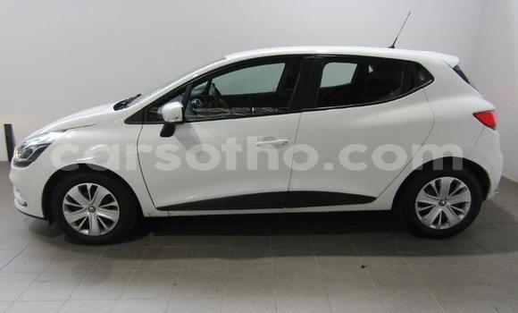 Buy Used Renault Clio White Car in Maputsoa in Leribe Buy Used Renault Clio White Car in Maputsoa in Leribe