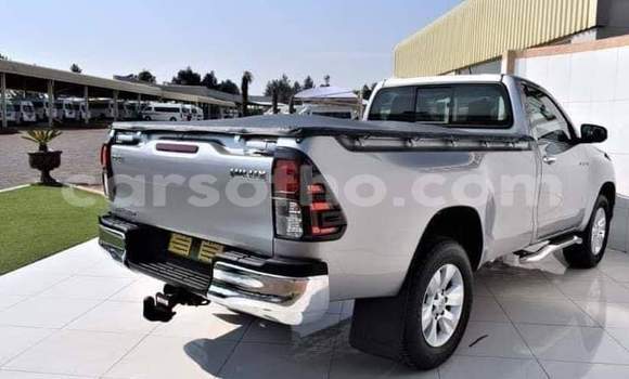 Sayi Na hannu Toyota Hilux Silver Mota in Maseru a Maseru Sayi Na hannu Toyota Hilux Silver Mota in Maseru a Maseru