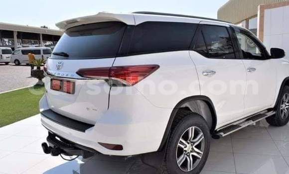 Sayi Na hannu Toyota Fortuner White Mota in Maseru a Maseru Sayi Na hannu Toyota Fortuner White Mota in Maseru a Maseru