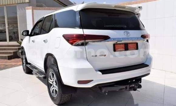 Sayi Na hannu Toyota Fortuner White Mota in Maseru a Maseru Sayi Na hannu Toyota Fortuner White Mota in Maseru a Maseru