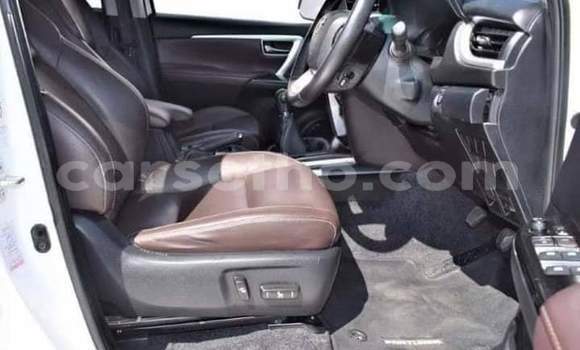 Sayi Na hannu Toyota Fortuner White Mota in Maseru a Maseru Sayi Na hannu Toyota Fortuner White Mota in Maseru a Maseru