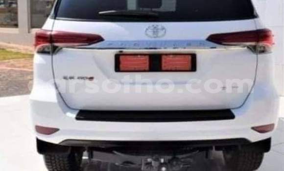 Sayi Na hannu Toyota Fortuner White Mota in Maseru a Maseru Sayi Na hannu Toyota Fortuner White Mota in Maseru a Maseru