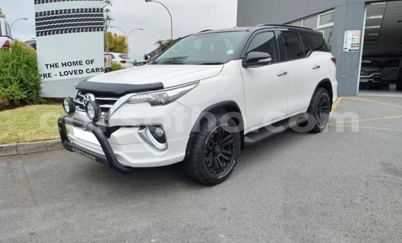 Sayi Na hannu Toyota Fortuner White Mota in Maputsoe a Leribe