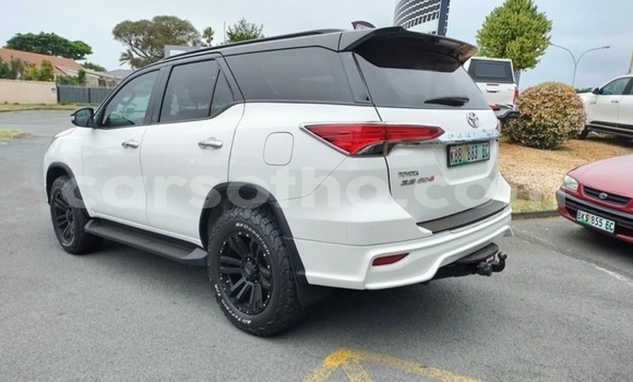Acheter Occasion Voiture Toyota Fortuner Blanc à Maputsoe, Leribe Acheter Occasion Voiture Toyota Fortuner Blanc à Maputsoe, Leribe