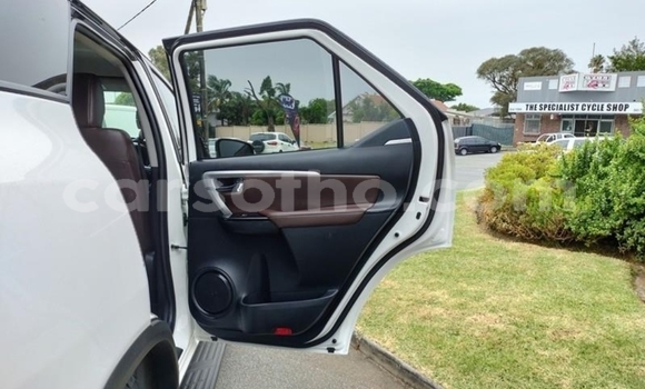 Acheter Occasion Voiture Toyota Fortuner Blanc à Maputsoe, Leribe Acheter Occasion Voiture Toyota Fortuner Blanc à Maputsoe, Leribe
