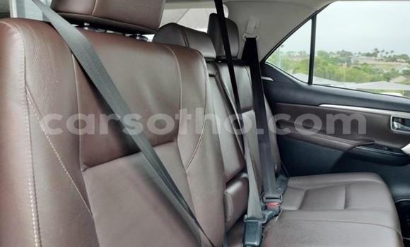 Acheter Occasion Voiture Toyota Fortuner Blanc à Maputsoe, Leribe Acheter Occasion Voiture Toyota Fortuner Blanc à Maputsoe, Leribe