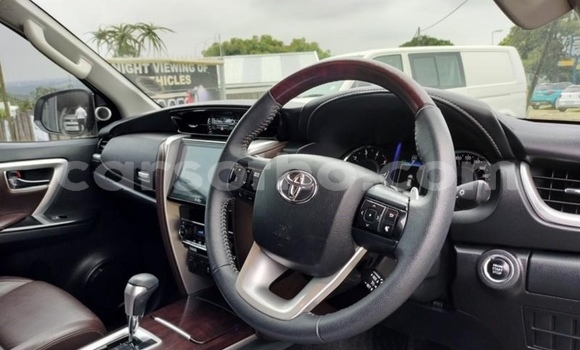 Acheter Occasion Voiture Toyota Fortuner Blanc à Maputsoe, Leribe Acheter Occasion Voiture Toyota Fortuner Blanc à Maputsoe, Leribe