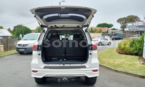 Acheter Occasion Voiture Toyota Fortuner Blanc à Maputsoe, Leribe Acheter Occasion Voiture Toyota Fortuner Blanc à Maputsoe, Leribe