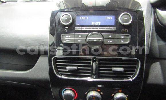 Buy Used Renault Clio White Car in Maputsoa in Leribe Buy Used Renault Clio White Car in Maputsoa in Leribe